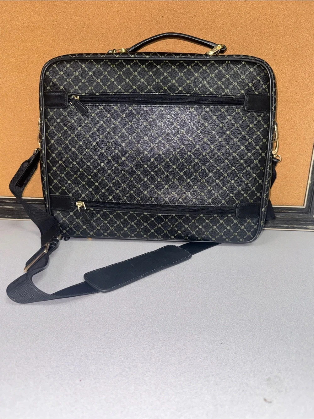 Rioni Signature (Black) Jetsetter's briefcase